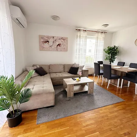 Petra Apartment *